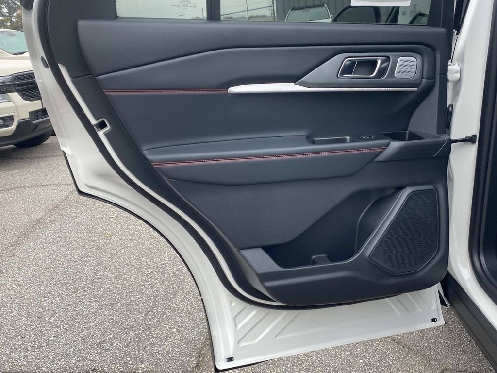 New 2026 Star White Metallic Tri-Coat Ford ST image 9