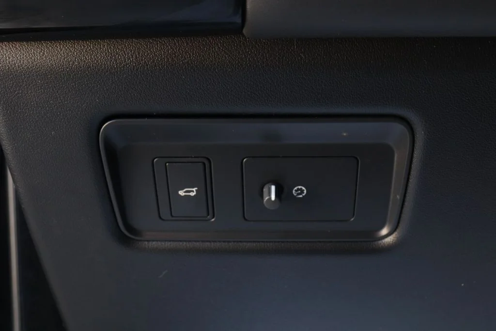 Used 2021 Santorini Black Land Rover HSE Dynamic image 27