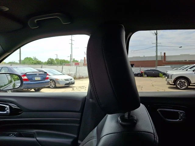 Used 2022 Black Jeep Latitude image 17