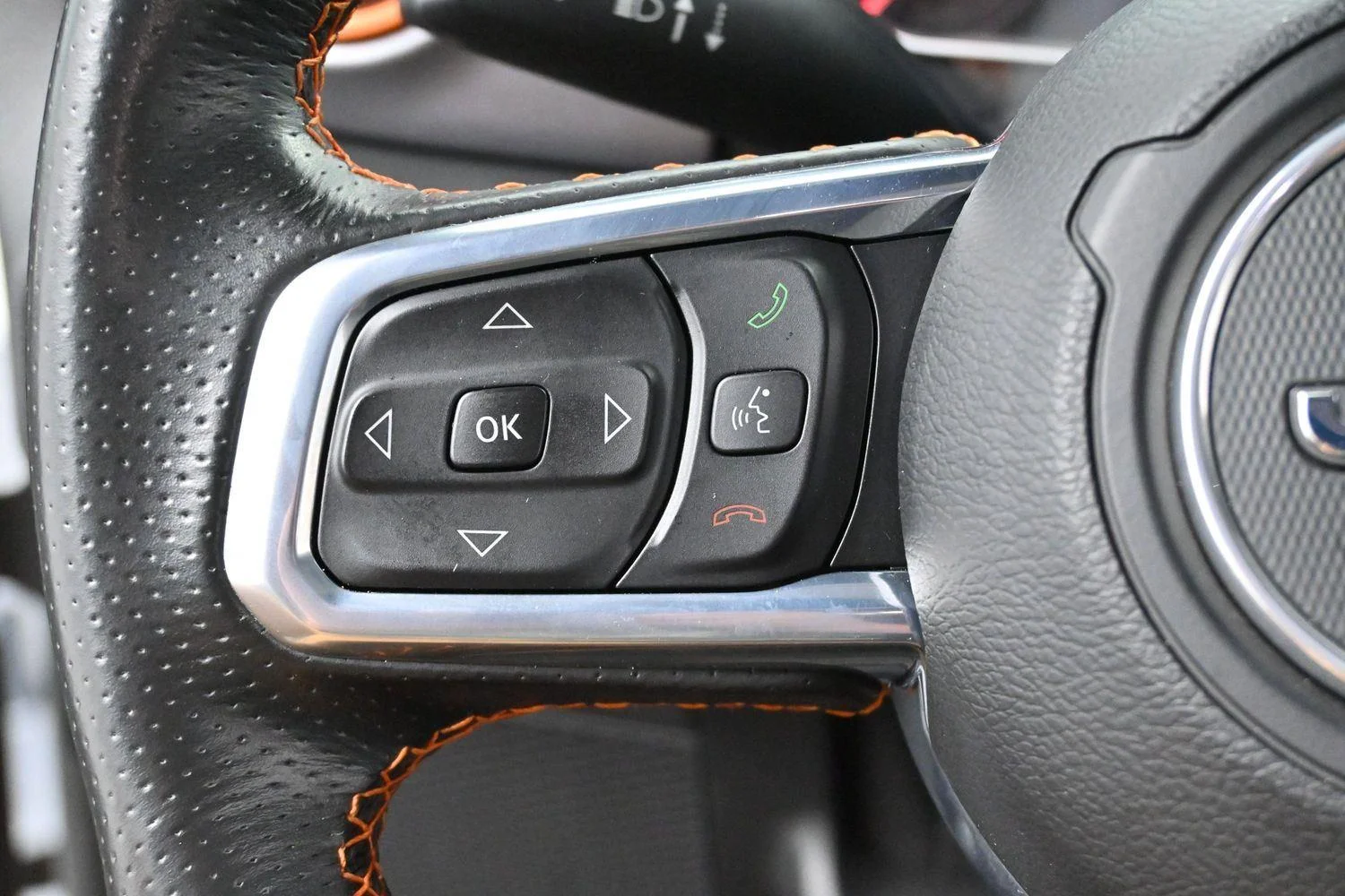 Used 2021 Sting-Gray Clearcoat Jeep Mojave image 15