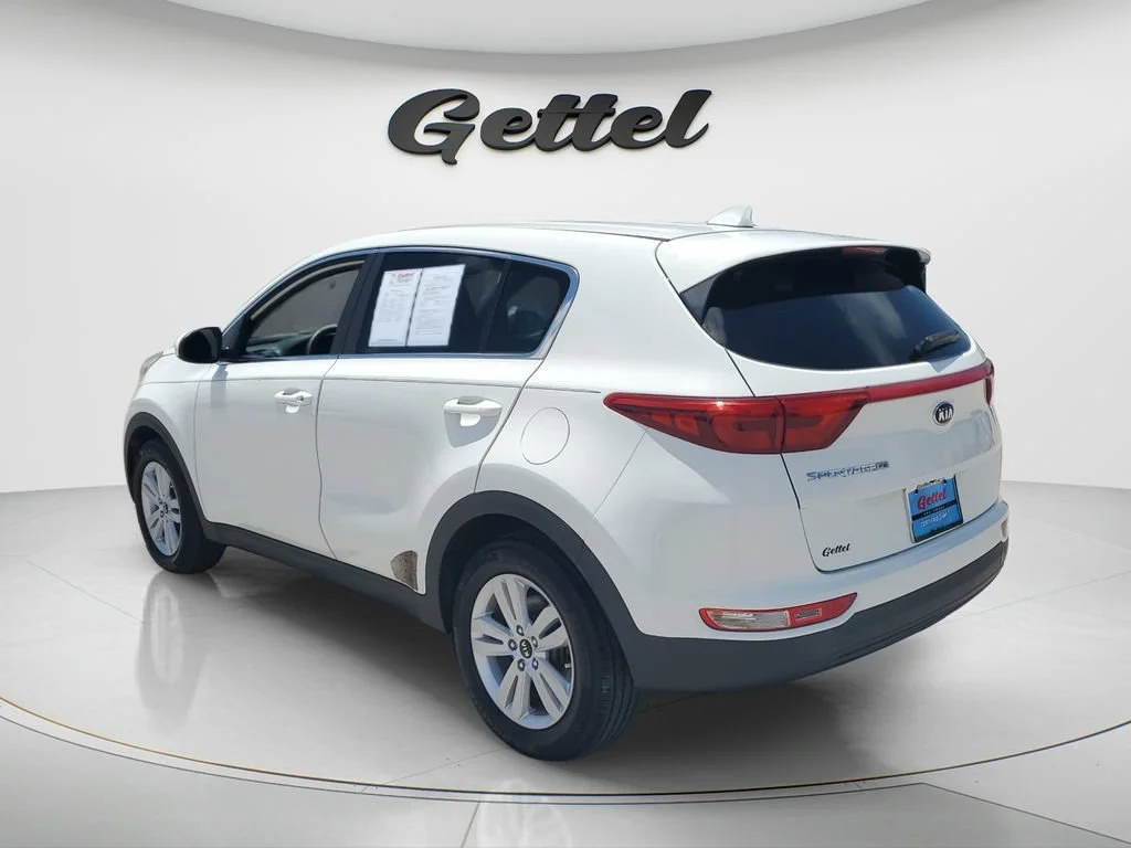 Used 2018 White Kia LX image 7