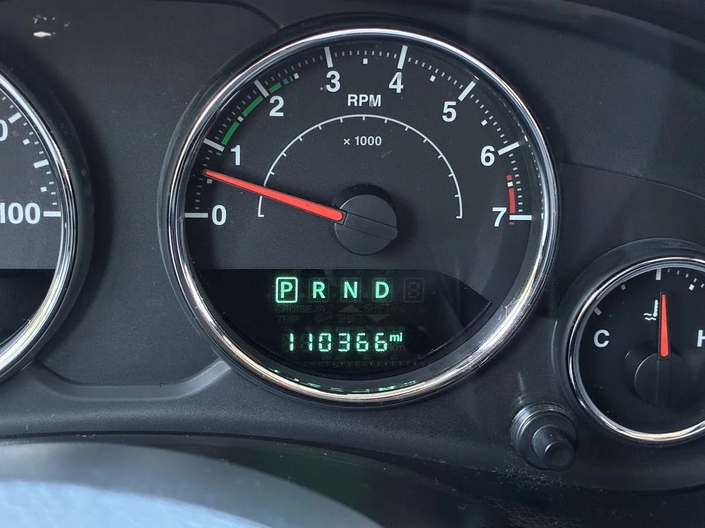 Used 2015 Silver Jeep Unlimited Sport image 34