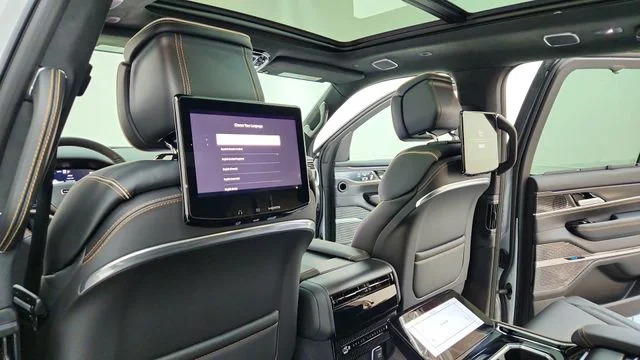 New 2026 Silver-Zynith Exterior Paint Jeep Summit Reserve image 22