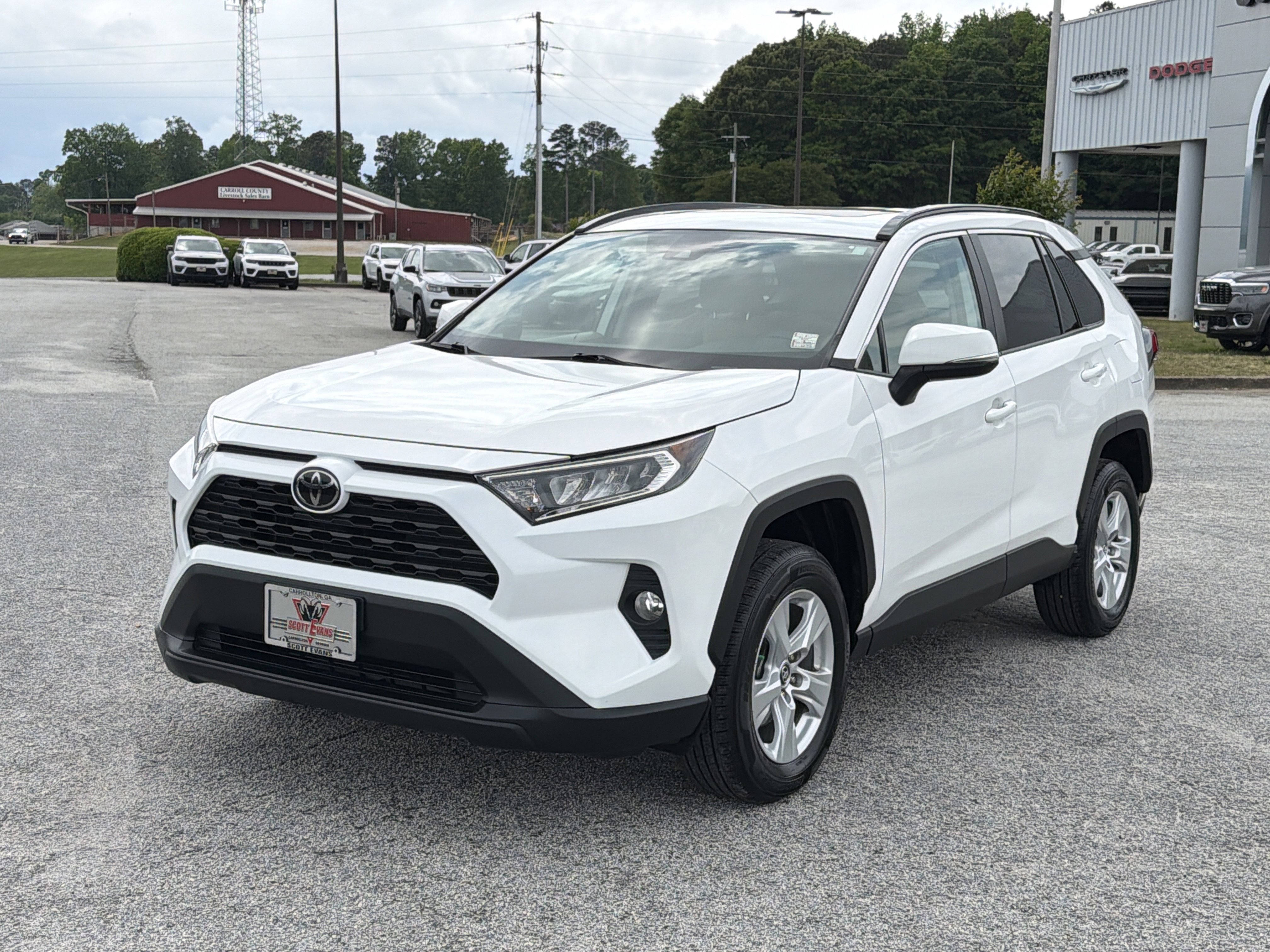 Used 2019 Super White Toyota XLE image 4