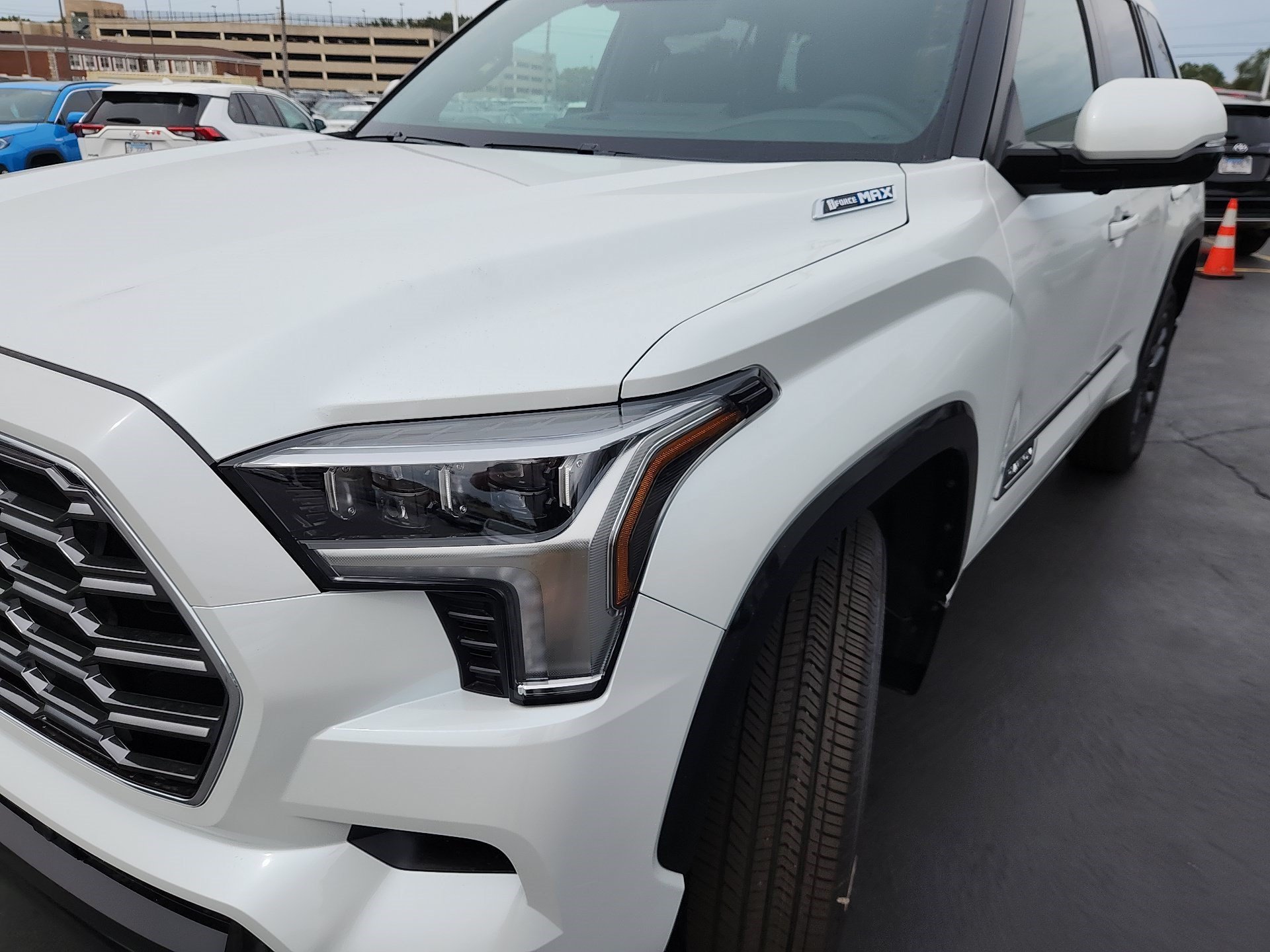 New 2026 Wind Chill Pearl <sup>1</sup> Toyota  Platinum image 9