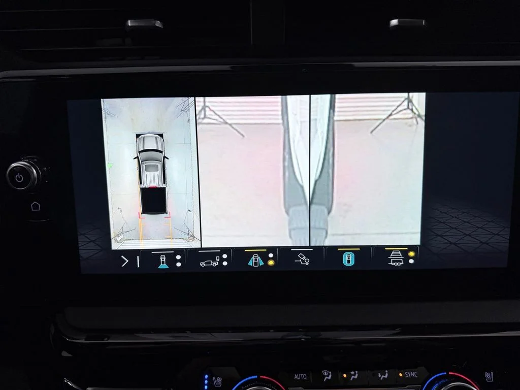 Used 2023 White GMC AT4 image 19