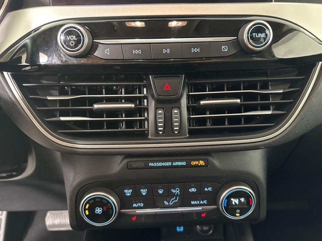 Used 2020 Desert Gold Metallic Ford SE image 6