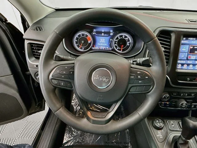 Certified Used 2021 Diamond Black Jeep Trailhawk image 11