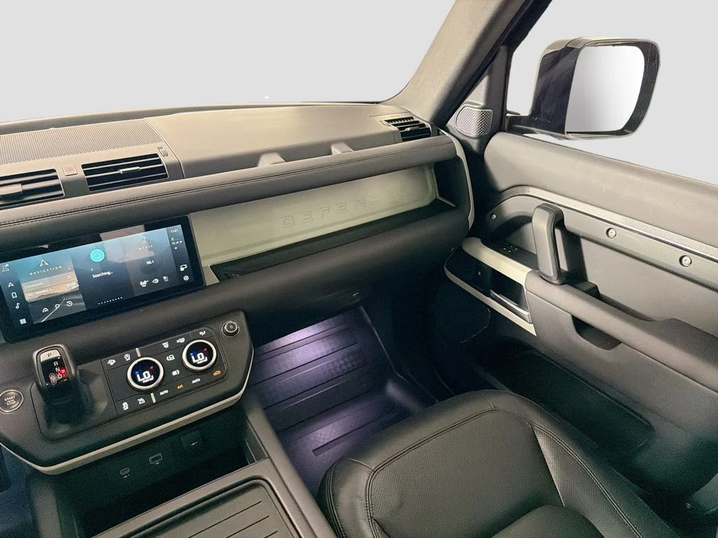 Used 2024 Gray Land Rover S image 25