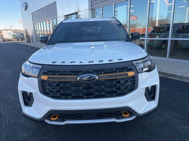 New 2026 Star White Metallic Tri-Coat Ford Tremor® image 3