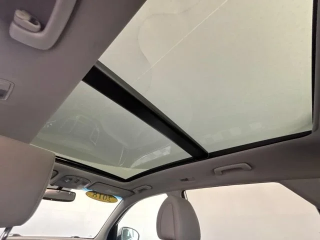 Used 2018 White Hyundai Value image 20
