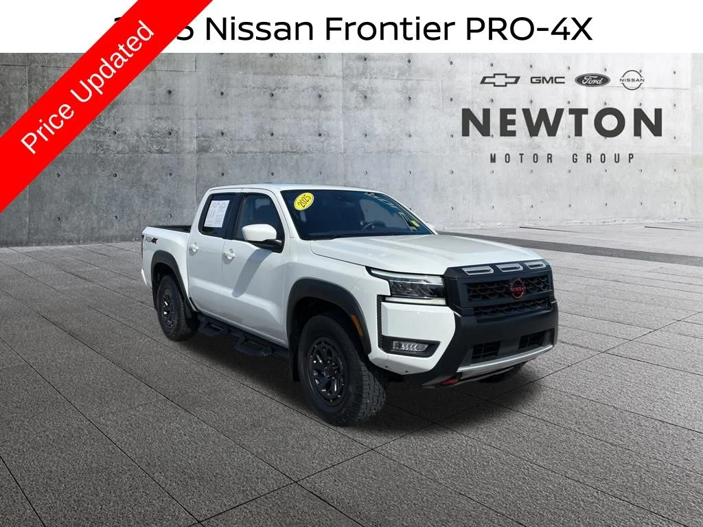 2025 Nissan Frontier PRO-4X Crew Cab 4X4's photo