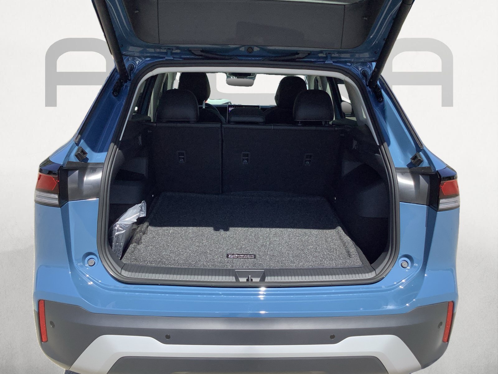 New 2026 MONTEREY BLUE Volkswagen SE image 10