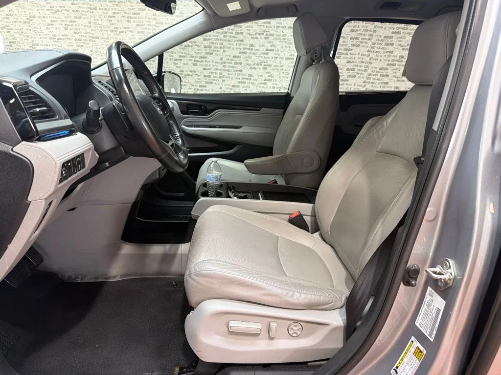 Used 2019 Lunar Silver Metallic Honda Elite image 25