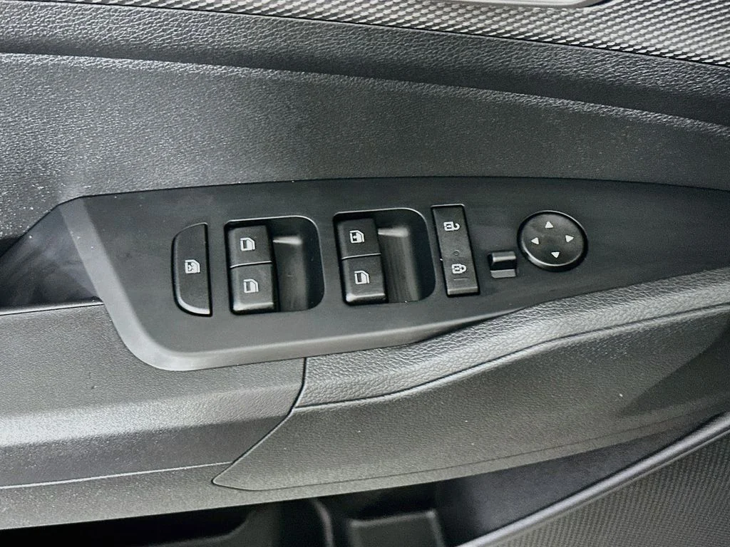Used 2025 Fusion Black Kia LX image 18
