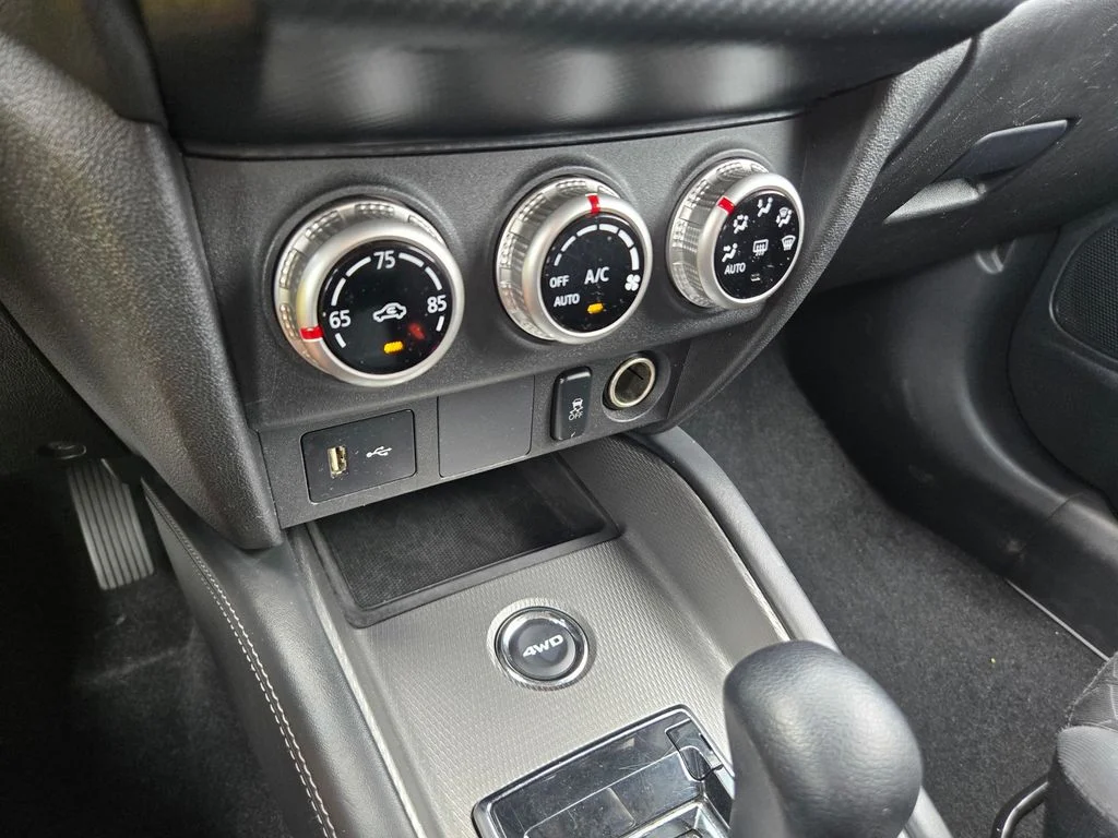 Used 2024 Gray Mitsubishi 2.0 SE image 9