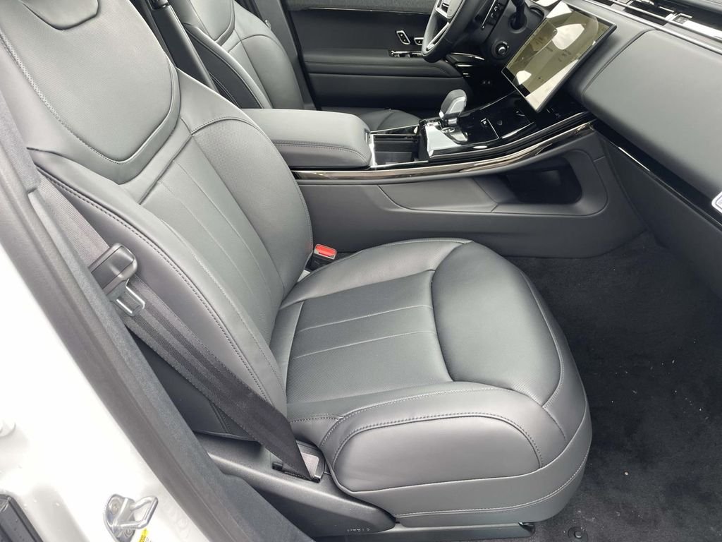 New 2026 Fuji White Land Rover Dynamic SE image 19