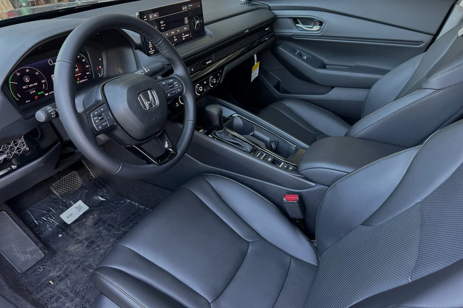 Certified Used 2025 Solar Silver Metallic Honda EX-L image 9