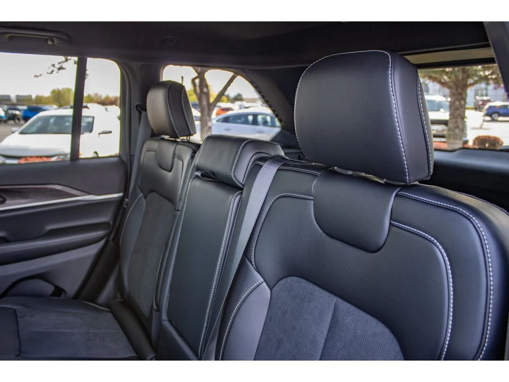 New 2026 Baltic Gray Metallic Clearcoat Jeep Laredo Altitude image 17