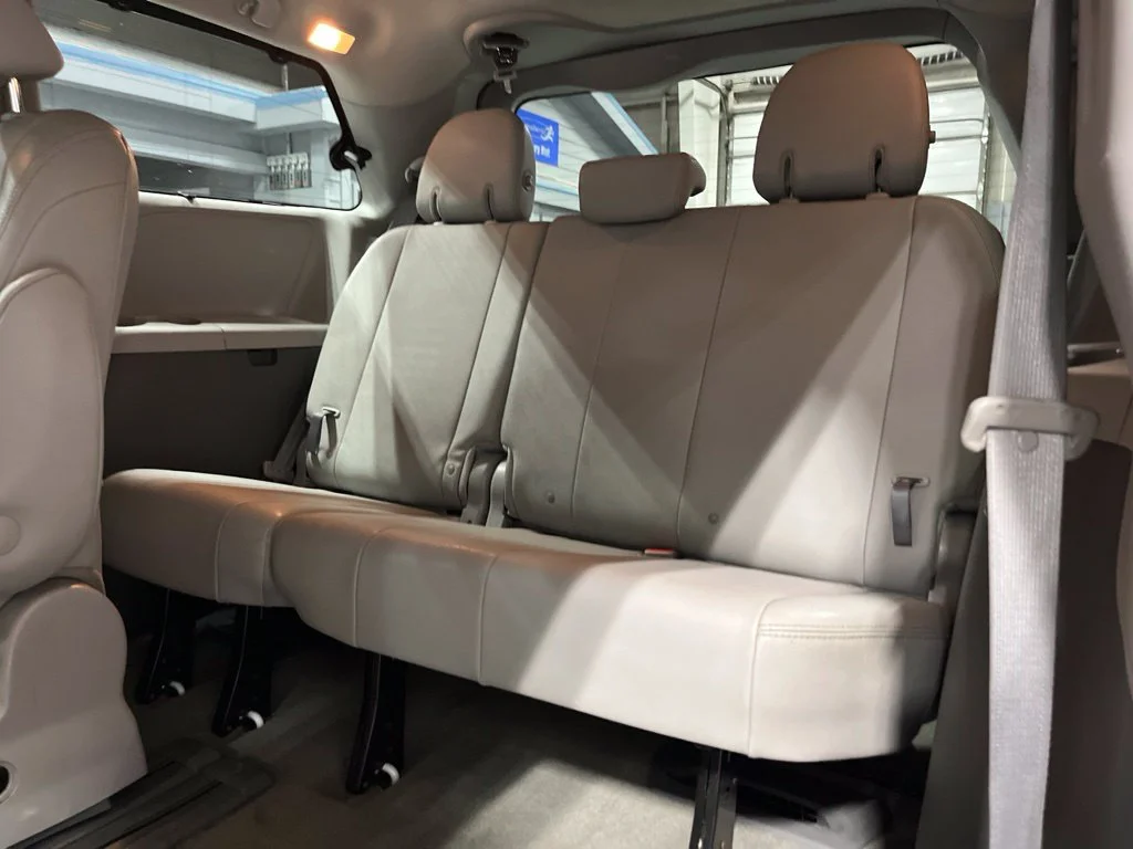 Used 2018 Blizzard Pearl Toyota XLE image 32