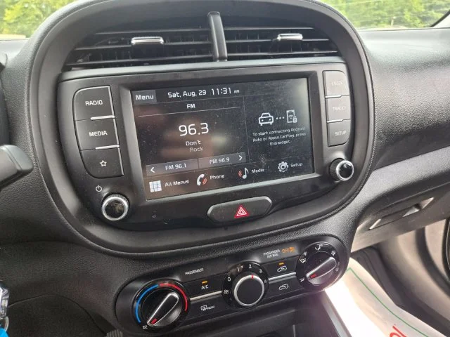 Used 2022 White Kia LX image 26