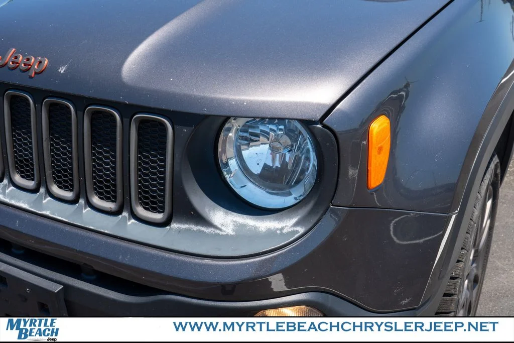 Used 2016 Granite Crystal Metallic Clearcoat Jeep Latitude image 10