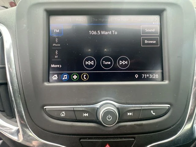 Used 2021 White Chevrolet LT image 18