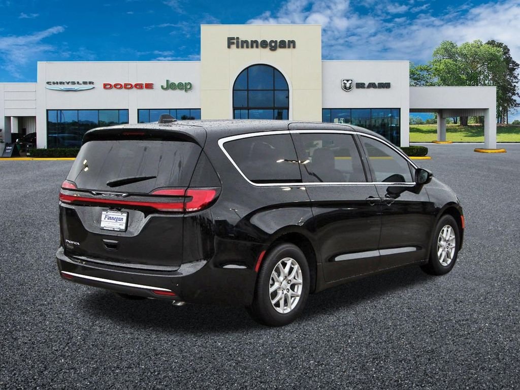 New 2027 Diamond Black Crystal Pearl-Coat Exterior Paint Chrysler Select image 6