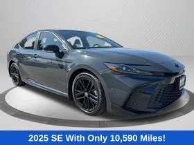 Used 2025 Gray Toyota SE image 3