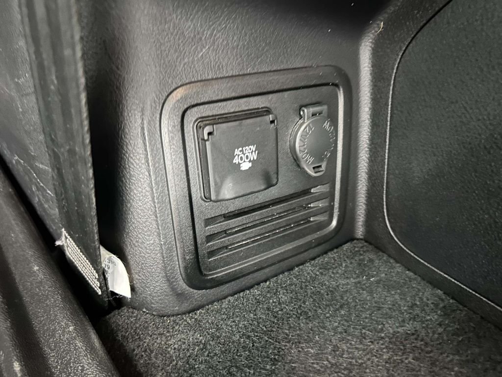 Used 2019 White Toyota SR5 image 13