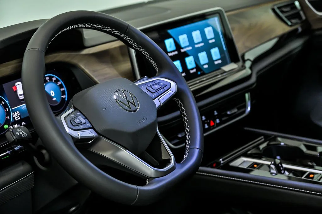 New 2026 Green Volkswagen 2.0T SE w/Technology image 10