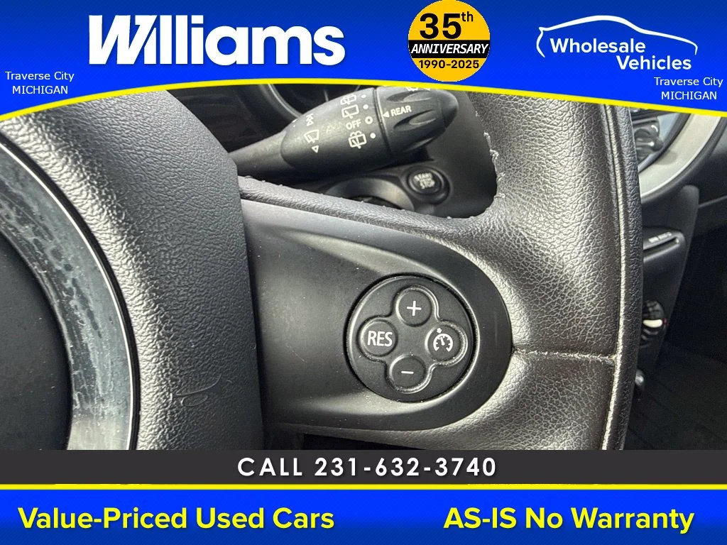 Used 2013 Pepper White MINI Clubman image 27