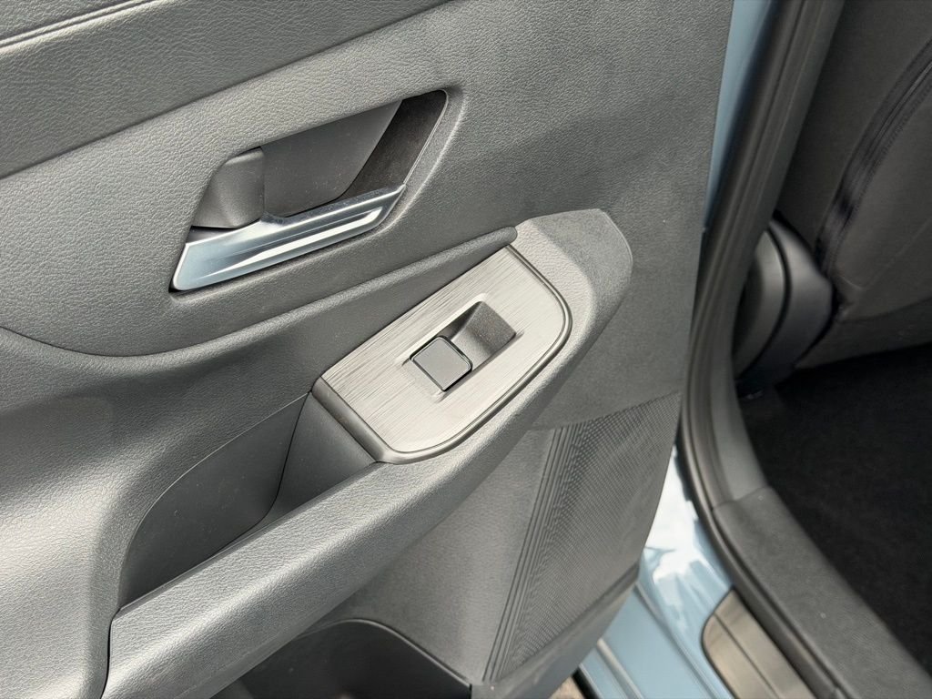 New 2026 Atlantic Gray Metallic / Super Black Two-tone Nissan SR image 16