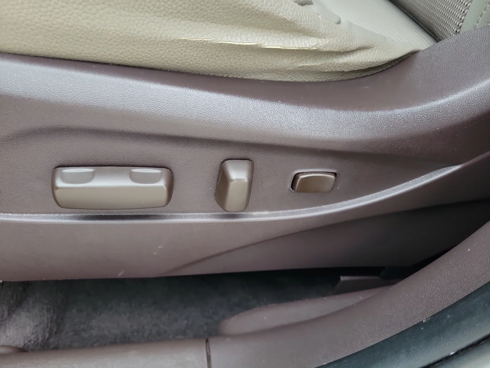 Used 2014 White Hyundai SE image 13