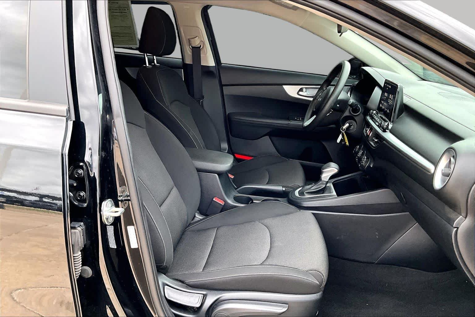 Used 2024 Aurora Black Kia LXS image 10