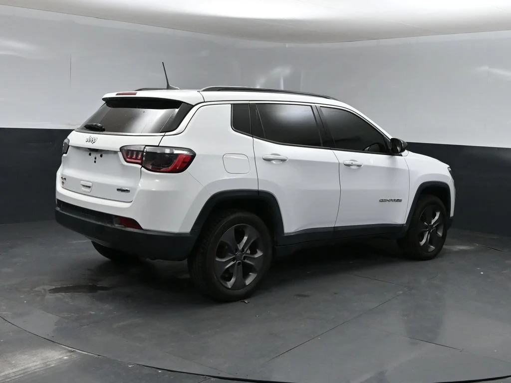 Certified Used 2022 White Jeep Latitude Lux image 3