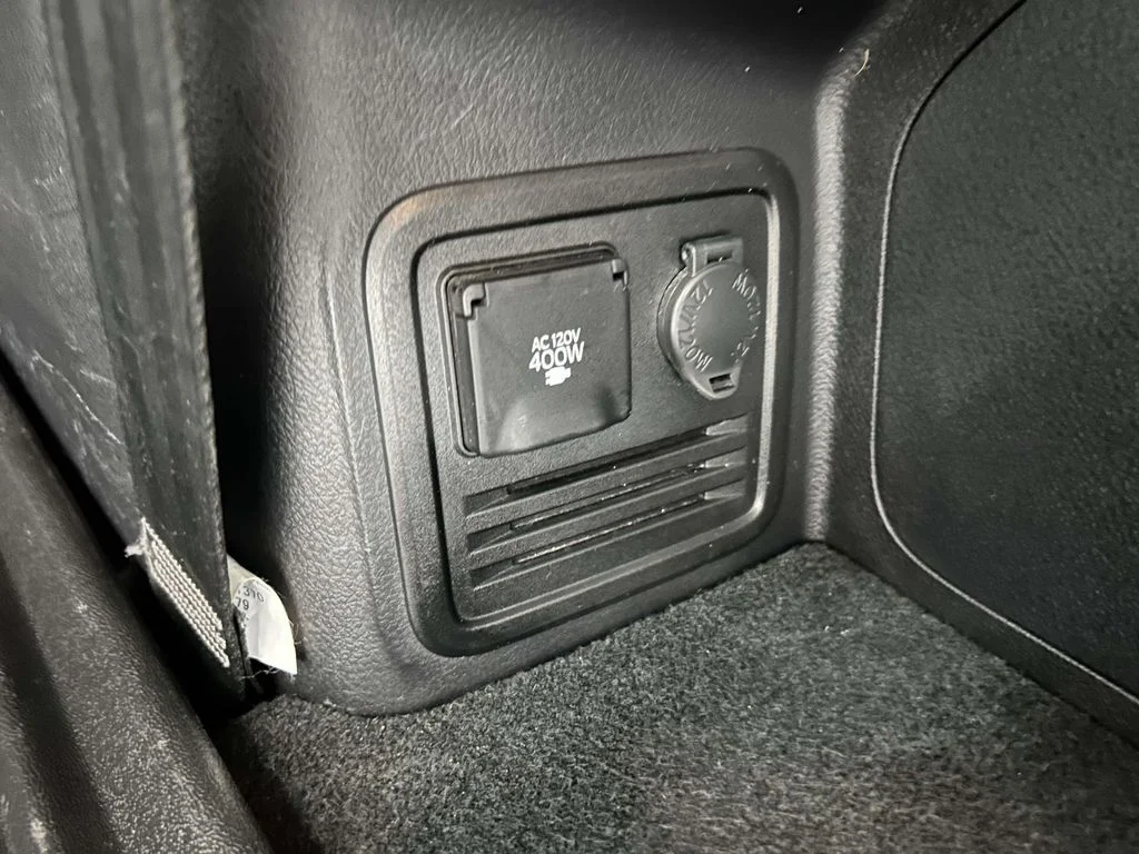 Used 2019 White Toyota SR5 image 13