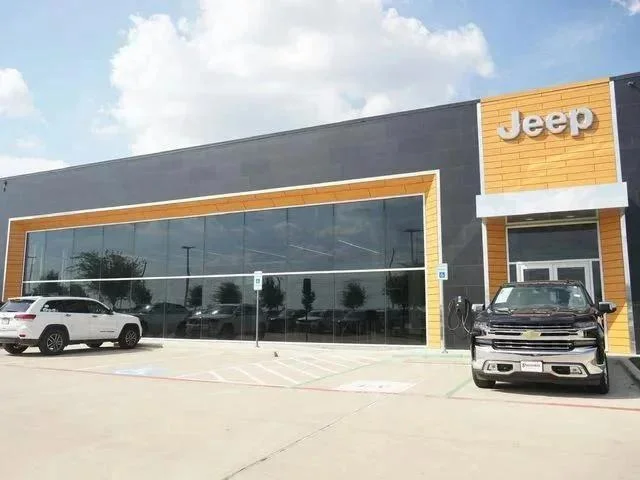 New 2026 Baltic Gray Metallic Clear-Coat Exterior Paint Jeep Laredo image 32