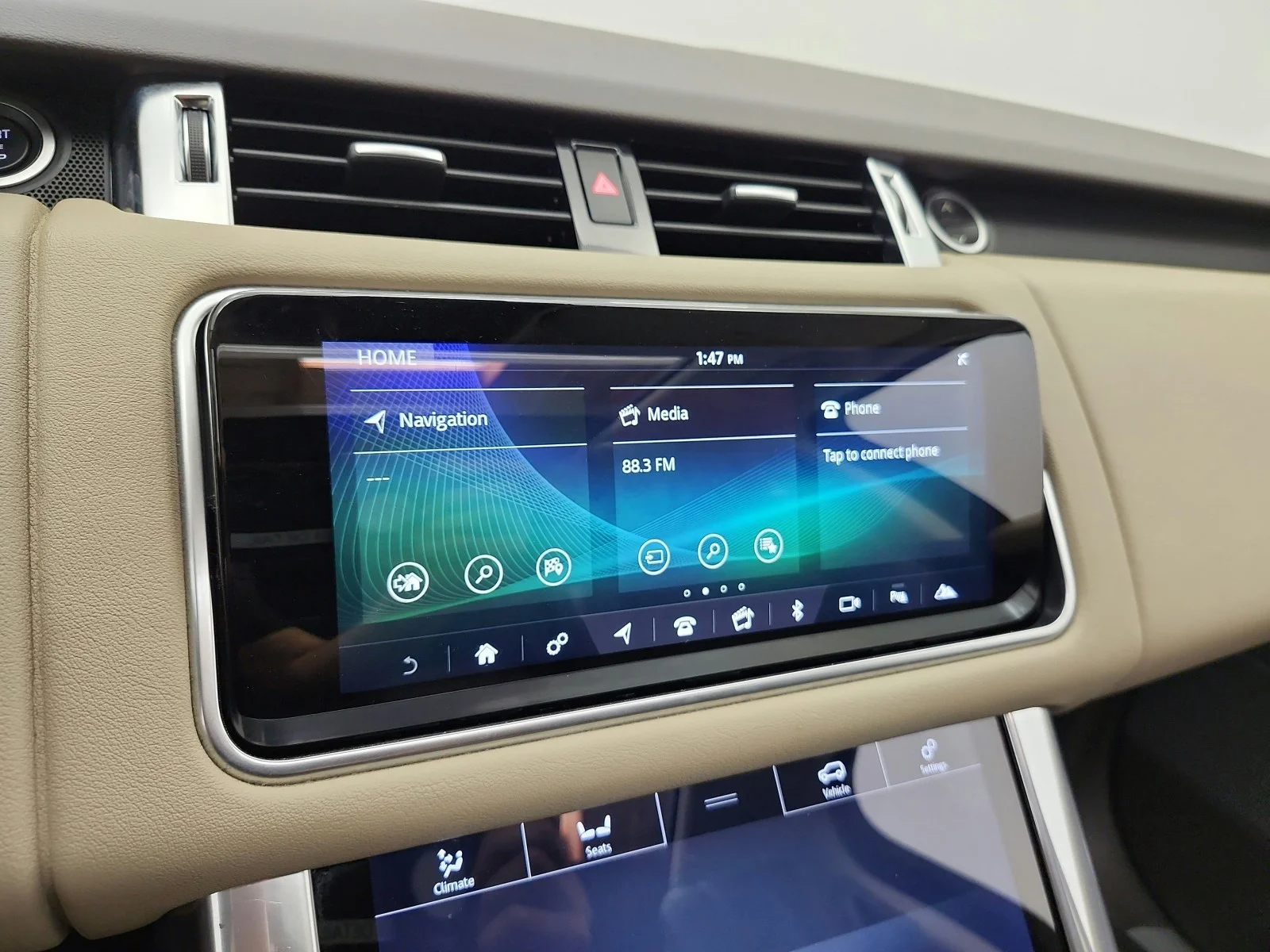 Used 2018 Yulong White Metallic Land Rover Td6 Diesel HSE image 9