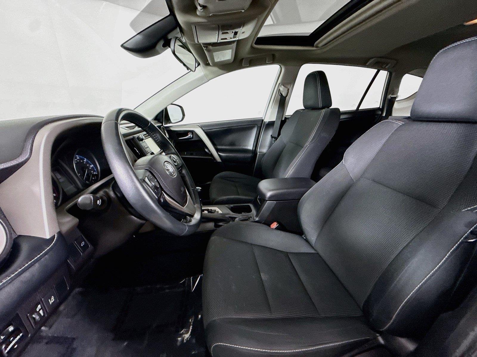 Used 2018 Super White Toyota XLE image 3