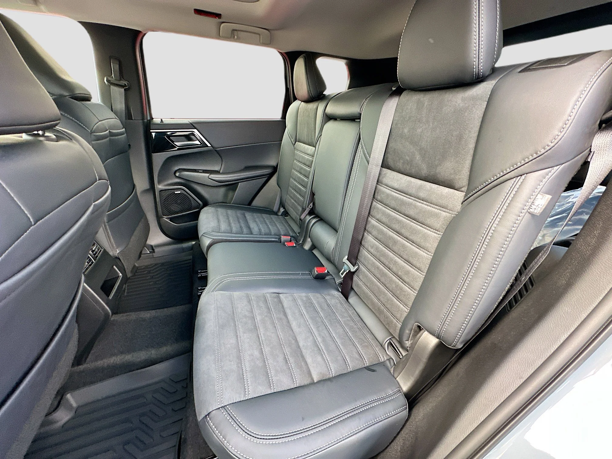 New 2026 Moonstone Gray Metallic/Black Roof Mitsubishi Trail Edition image 16