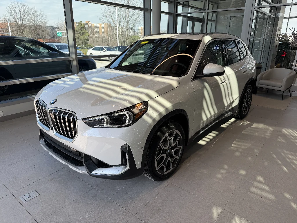 New 2026 Mineral White Metallic BMW xDrive28i image 3