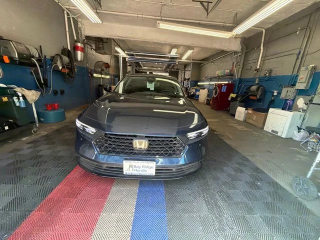 Used 2023  Honda EX-L image 2