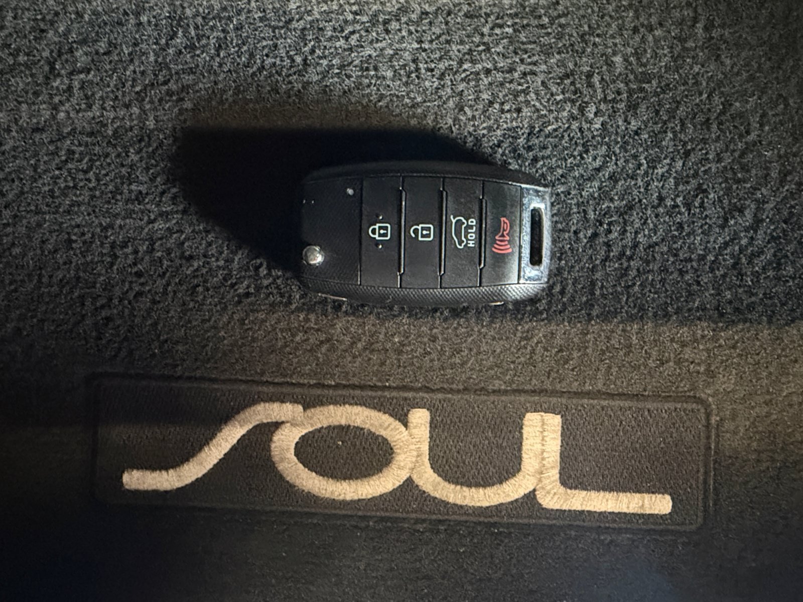 Used 2017 Clear White Kia  image 26