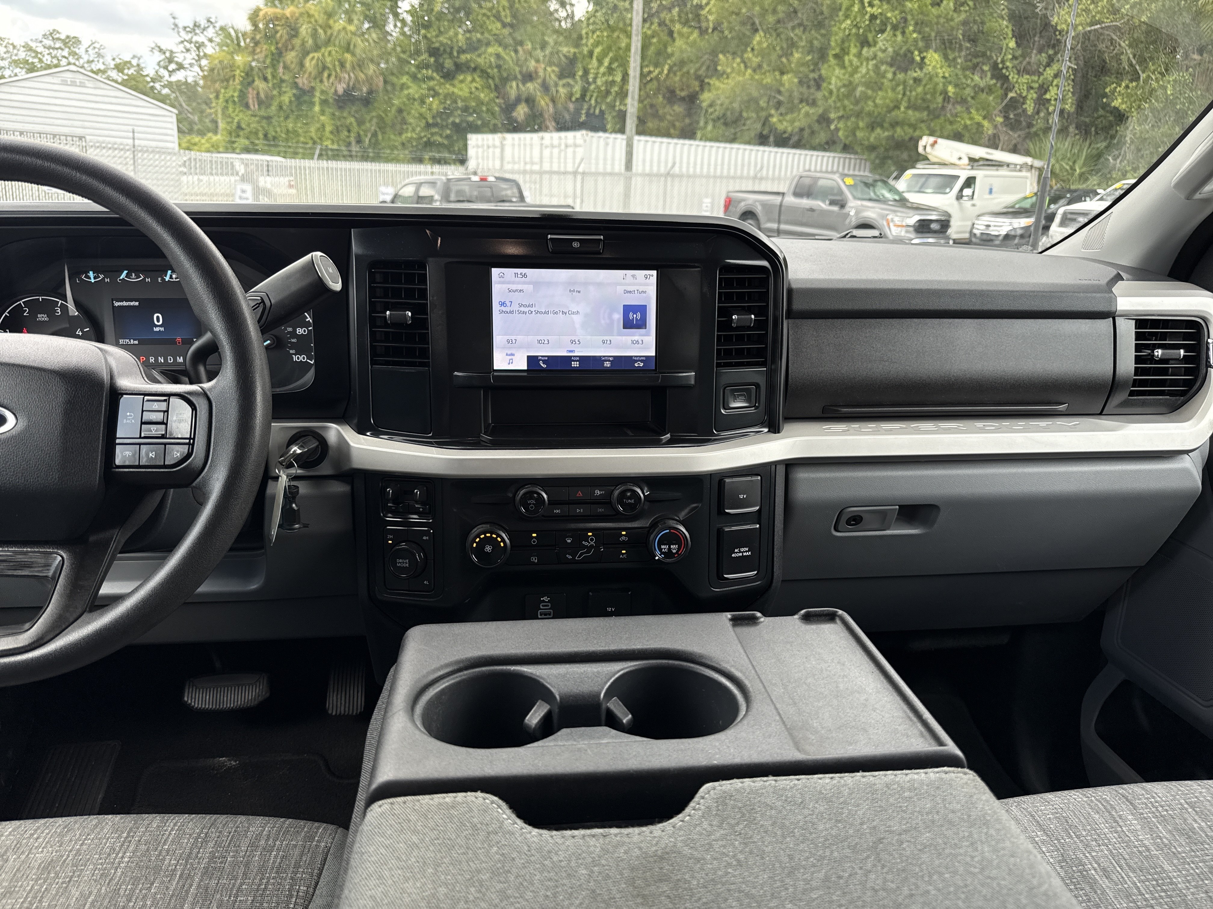 Used 2025 Oxford White Ford XLT image 26