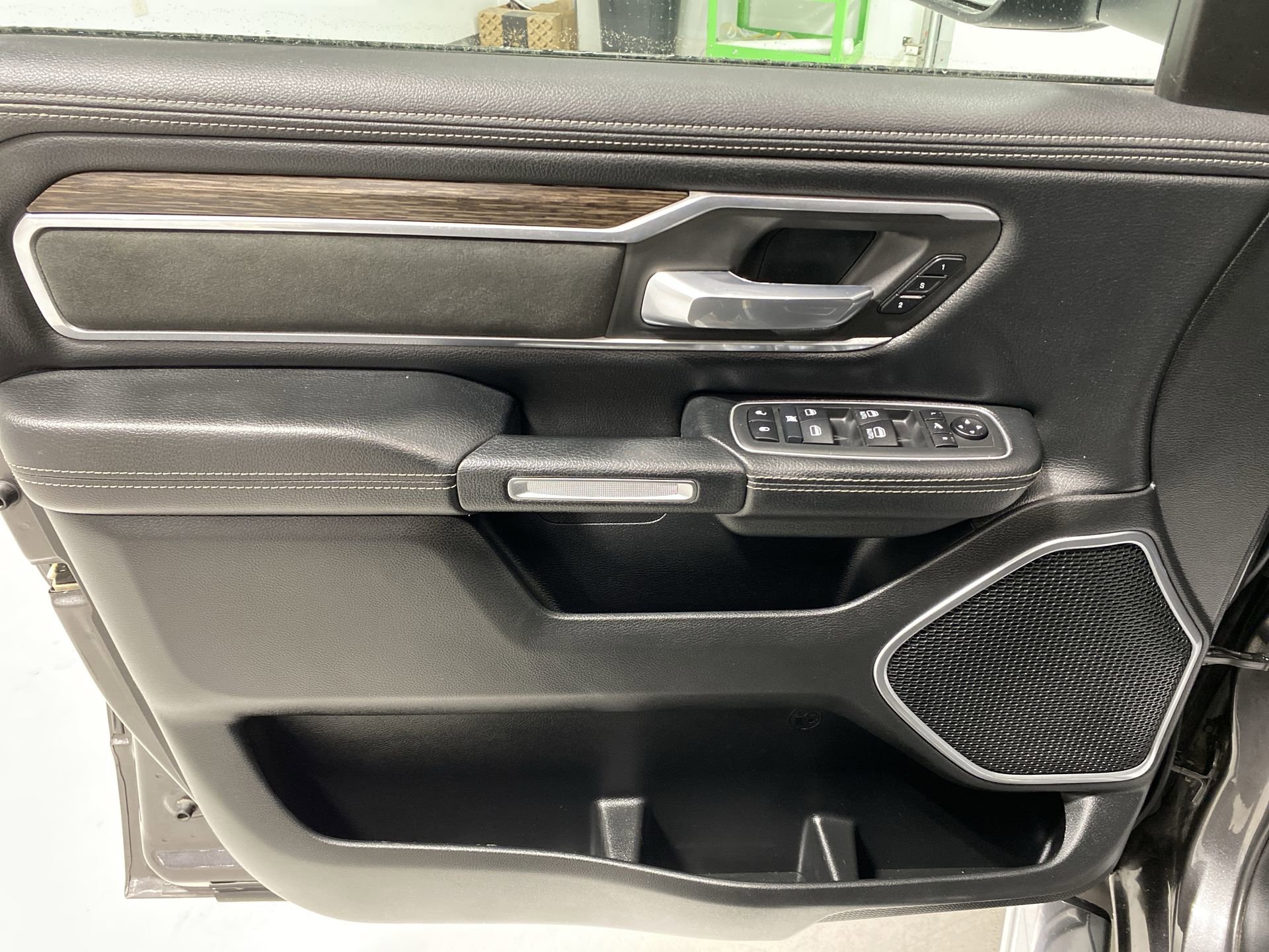 Used 2020 Granite Crystal Metallic Clearcoat  Ram Laramie image 21