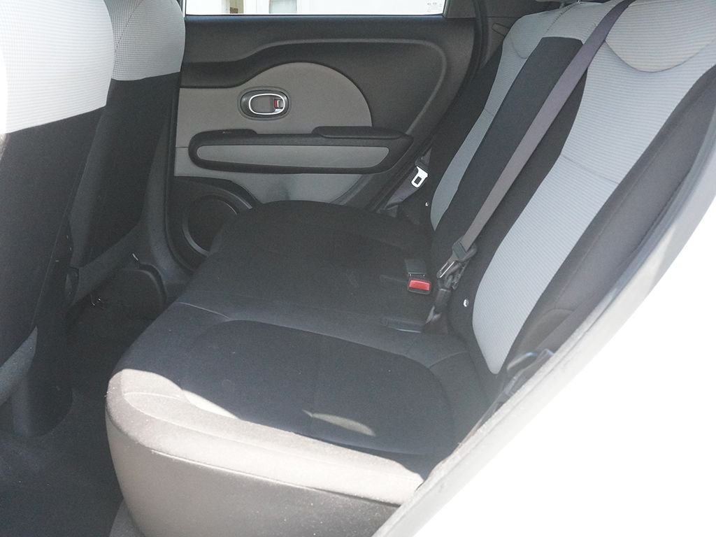 Used 2018 White Kia Base image 22