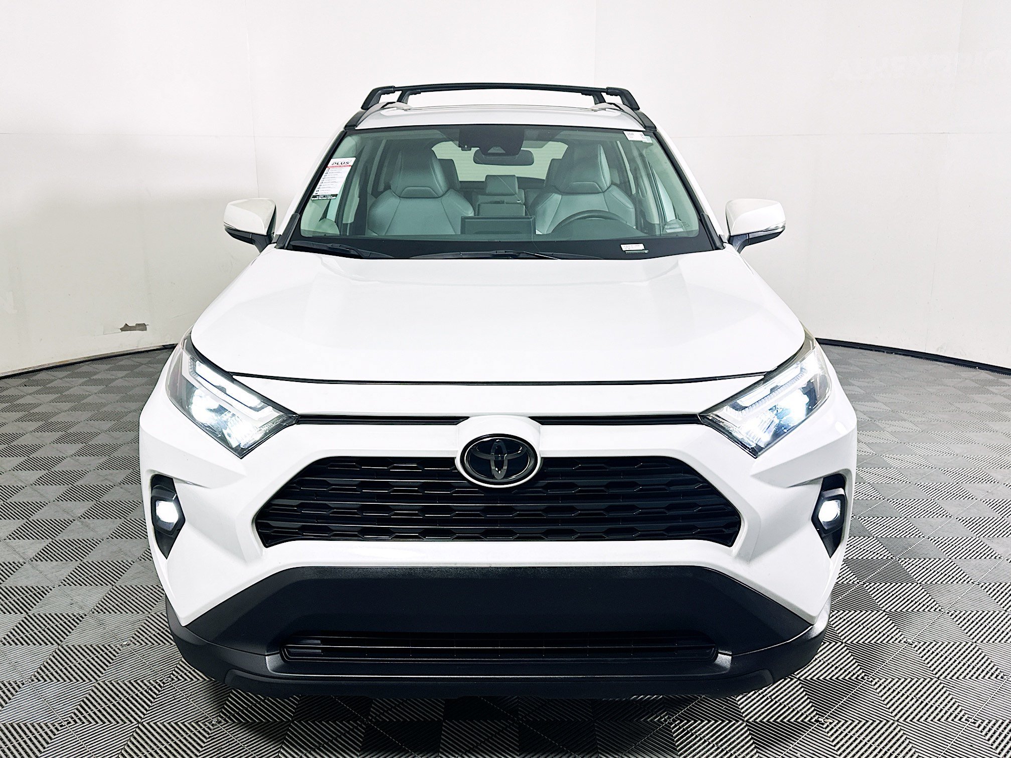 Used 2024 Pearl Toyota XLE Premium image 8