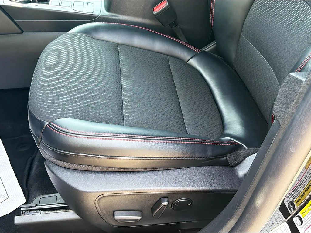 Used 2025 Agate Black Metallic Ford ST-Line image 16