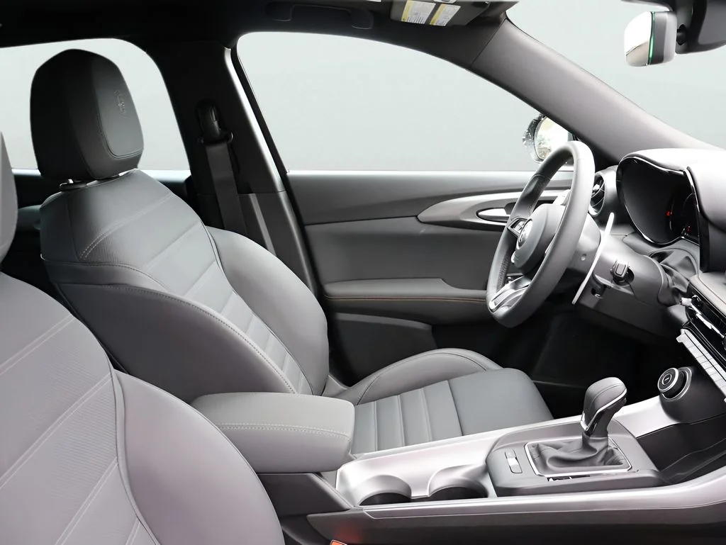 New 2025 Alfa Black Alfa Romeo Base image 10